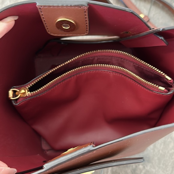 Charles&Keith｜bucket crossbody bag - Picture 3 of 5